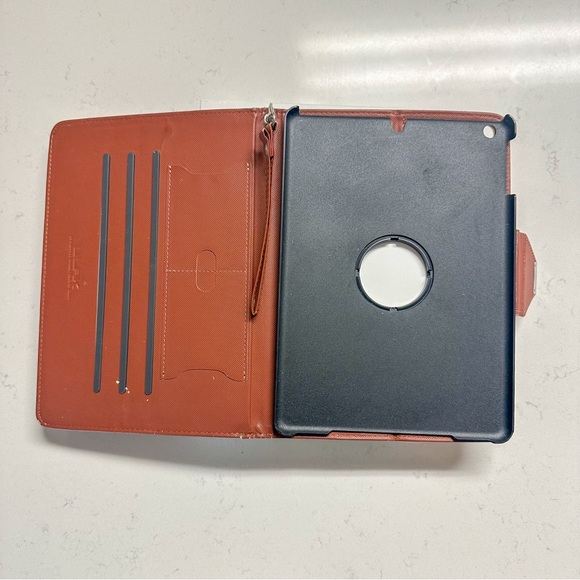 iPad Air 1st Gen 📱 16GB Wi-Fi + Box, Adapter, & Bonus Case – Good Condition! - Picture 11 of 11